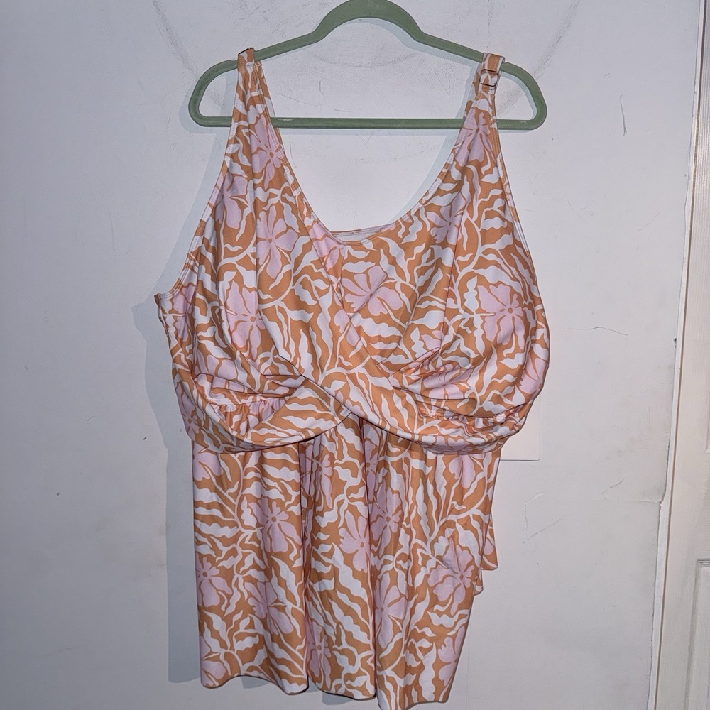 Bloomchic Plus Size 30 Twist Front Floral Tankini Swimsuit Top